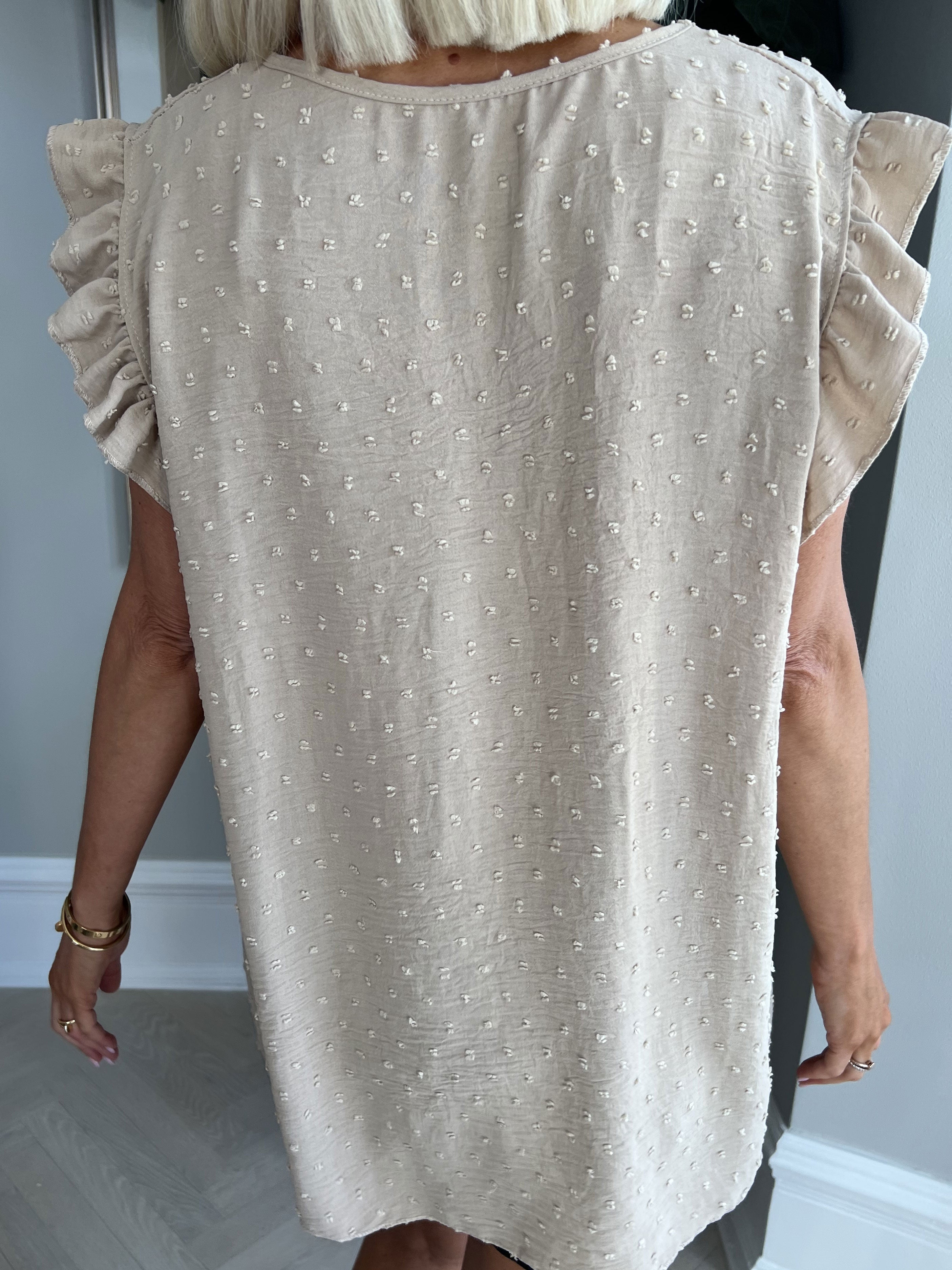 Evig - Söt tunika med prickiga detaljer och volangärmar - Old rose